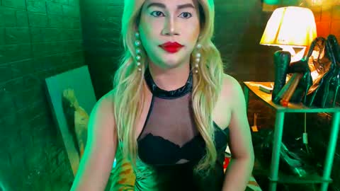 Snapshot of urhardcockqueenxxx chatting on January 2025 10:22:02 PM queen norelle online show from January 2025 10:22:02 PM