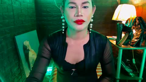 Snapshot of urhardcockqueenxxx chatting on January 2025 08:28:02 PM queen norelle online show from January 2025 08:28:02 PM