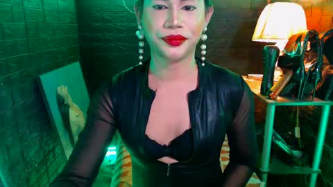 Snapshot of urhardcockqueenxxx chatting on January 2025 09:55:02 PM queen norelle online show from January 2025 09:55:02 PM