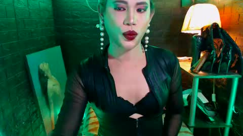 Snapshot of urhardcockqueenxxx chatting on February 2025 06:13:02 PM queen norelle online show from February 2025 06:13:02 PM