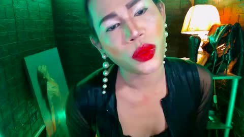 Snapshot of urhardcockqueenxxx chatting on February 2025 07:54:02 PM queen norelle online show from February 2025 07:54:02 PM