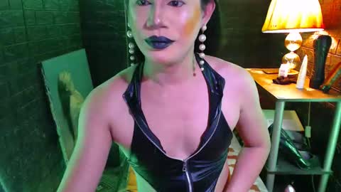 Snapshot of urhardcockqueenxxx chatting on October 2025 02:12:02 AM queen norelle online show from October 2025 02:12:02 AM