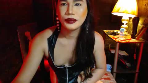 queen norelle online show from December 2025 09:21:01 PM