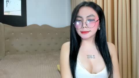 Snapshot of urhotgirl_sexyariela chatting on April 2026 10:51:02 PM urhotgirl_sexyariela online show from April 2026 10:51:02 PM
