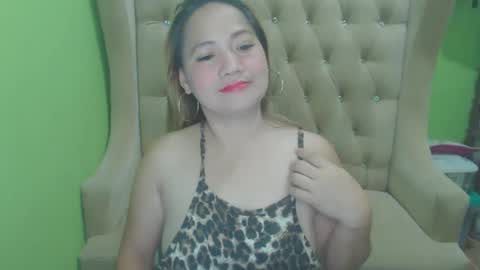Snapshot of urhotmomzoey chatting on April 2026 06:23:01 PM urhotmomzoey online show from April 2026 06:23:01 PM