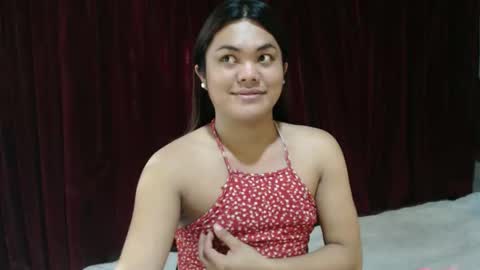 Snapshot of urhottie_bella chatting on March 2026 07:37:02 AM urhottie_bella online show from March 2026 07:37:02 AM