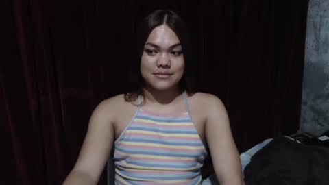 Snapshot of urhottie_bella chatting on April 2026 07:33:02 PM urhottie_bella online show from April 2026 07:33:02 PM