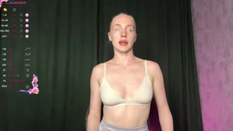 ElizabethLizy online show from September 2025 03:11:01 PM