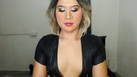 Snapshot of urjerkingdoll chatting on February 2025 12:17:02 PM Zoe online show from February 2025 12:17:02 PM