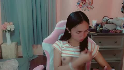 Snapshot of ursexy_michelle chatting on December 2024 02:09:01 AM Your Future Michelle online show from December 2024 02:09:01 AM