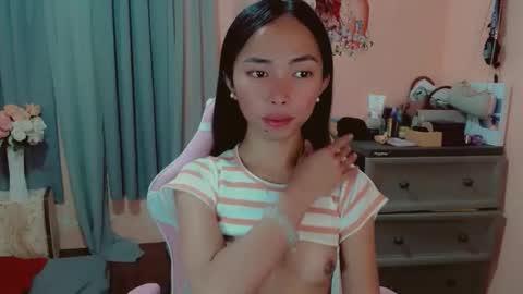 Snapshot of ursexy_michelle chatting on December 2024 04:58:02 AM Your Future Michelle online show from December 2024 04:58:02 AM