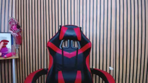 Snapshot of ursweet_yanie chatting on January 2025 03:18:01 PM yanie online show from January 2025 03:18:01 PM