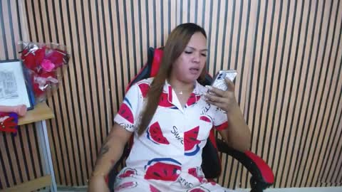 Snapshot of ursweet_yanie chatting on February 2025 02:12:02 AM yanie online show from February 2025 02:12:02 AM