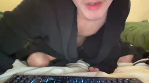urztrulyy_ online show from June 2026 01:44:02 AM