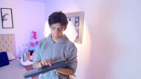 UYUKIE online show from October 2025 12:02:01 PM