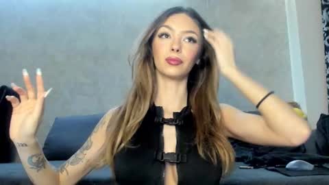 Snapshot of v_deville chatting on January 2026 03:21:02 AM Mia online show from January 2026 03:21:02 AM