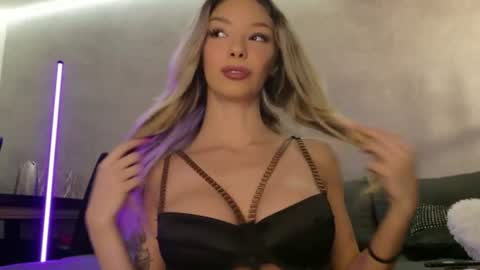 Mia online show from July 2026 03:41:01 AM