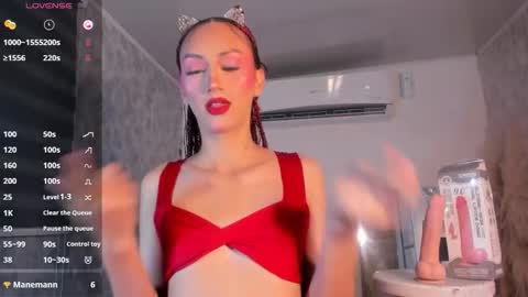 Snapshot of v_suckscock chatting on October 2025 01:51:02 PM online show from October 2025 01:51:02 PM