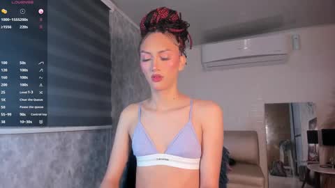 Snapshot of v_suckscock chatting on October 2025 01:47:02 PM online show from October 2025 01:47:02 PM