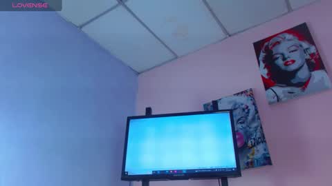 Vahiolet smith online show from December 2024 03:43:01 PM