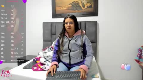 Vahiolet smith online show from April 2026 03:11:01 AM