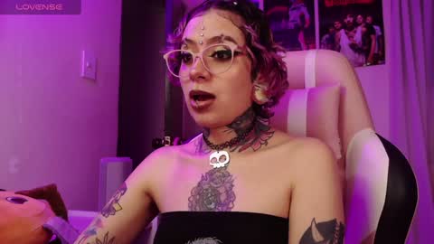 Snapshot of vainilla_l chatting on January 2025 01:03:01 AM Vainilla Independent model online show from January 2025 01:03:01 AM