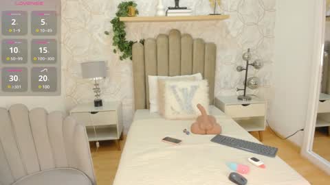 Snapshot of vaiolet__ chatting on December 2024 08:05:02 PM Vaiolet online show from December 2024 08:05:02 PM