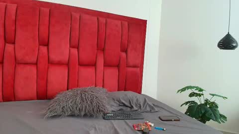 Snapshot of vaiolett_smith chatting on March 2025 01:29:01 PM V A I O L E T T S M I T H online show from March 2025 01:29:01 PM