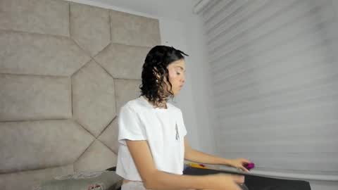 Snapshot of vaiolett_smith chatting on September 2025 10:05:01 AM V A I O L E T T S M I T H online show from September 2025 10:05:01 AM