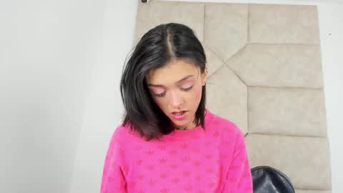 Snapshot of vaiolett_smith chatting on November 2025 01:34:02 PM V A I O L E T T S M I T H online show from November 2025 01:34:02 PM