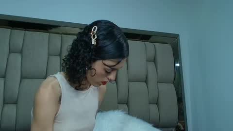 Snapshot of vaiolett_smith chatting on December 2025 04:04:01 PM V A I O L E T T S M I T H online show from December 2025 04:04:01 PM