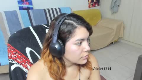 Snapshot of vaioletuwu chatting on February 2025 02:40:02 AM Vaiolet1314 online show from February 2025 02:40:02 AM