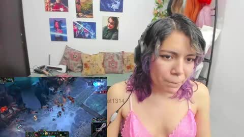 Vaiolet1314 online show from May 2026 02:42:01 AM