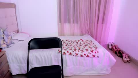 HI IM NEW online show from June 2026 03:04:02 PM