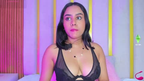 Snapshot of valen_petty chatting on April 2026 07:38:02 PM Valen online show from April 2026 07:38:02 PM