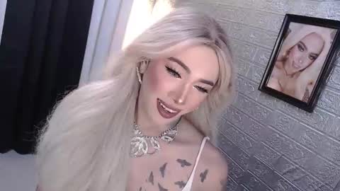 Amanda online show from November 2025 05:06:01 AM