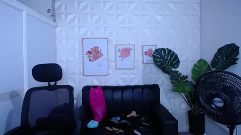 Valentina  online show from September 2025 01:22:02 AM