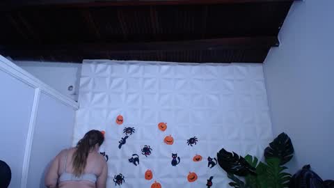 Valentina  online show from October 2025 09:12:02 PM