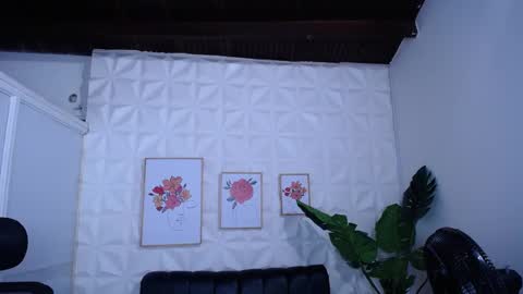 Valentina  online show from November 2025 10:45:02 PM