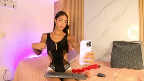 valentinaliux_ online show from April 2026 12:07:01 PM