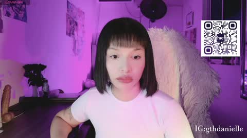 Snapshot of valentinna_5 chatting on April 2026 02:31:01 AM Danielle Please help me to reach 300 thumbs up online show from April 2026 02:31:01 AM