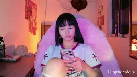 Snapshot of valentinna_5 chatting on May 2026 04:21:01 AM Danielle Please help me to reach 300 thumbs up online show from May 2026 04:21:01 AM