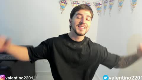 valentino online show from December 2024 04:32:02 AM