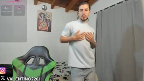 valentino online show from October 2025 01:05:02 AM