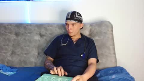 Snapshot of valentino_bel chatting on November 2025 04:15:01 AM Nick online show from November 2025 04:15:01 AM