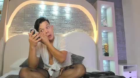 Snapshot of valentino_moretti chatting on January 2026 12:52:01 PM valentino_moretti online show from January 2026 12:52:01 PM