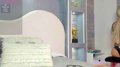 Snapshot of valentino_moretti chatting on February 2026 12:10:02 PM valentino_moretti online show from February 2026 12:10:02 PM