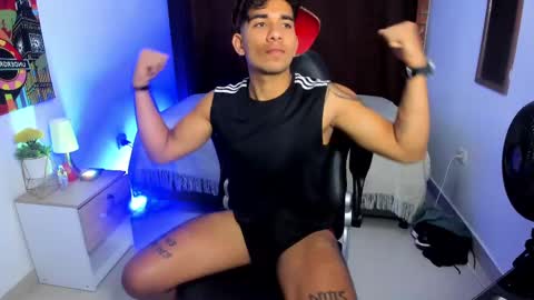 Snapshot of valentino_moura_ chatting on February 2025 12:13:02 PM VALENTINO MOURA online show from February 2025 12:13:02 PM