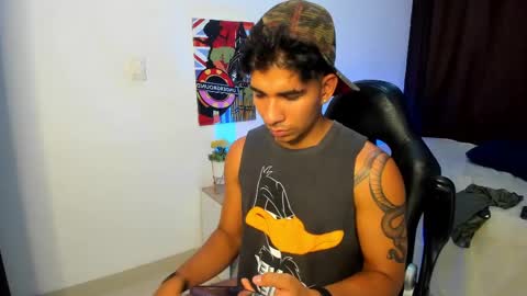 Snapshot of valentino_moura_ chatting on February 2025 04:24:02 PM VALENTINO MOURA online show from February 2025 04:24:02 PM