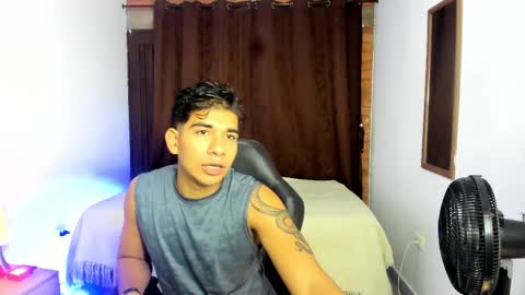 Snapshot of valentino_moura_ chatting on February 2025 12:09:02 PM VALENTINO MOURA online show from February 2025 12:09:02 PM